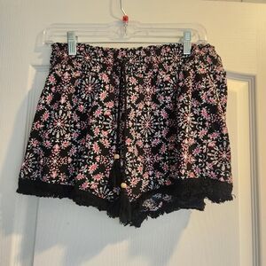 No Boundaries Black Floral Tassel Shorts Size XL Euc